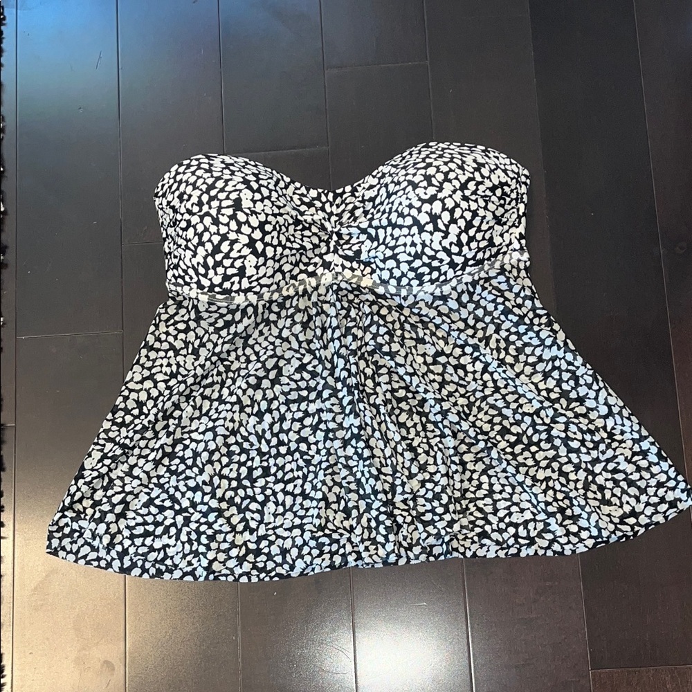 Merona size XL  Black and White Strapless Swim Top.